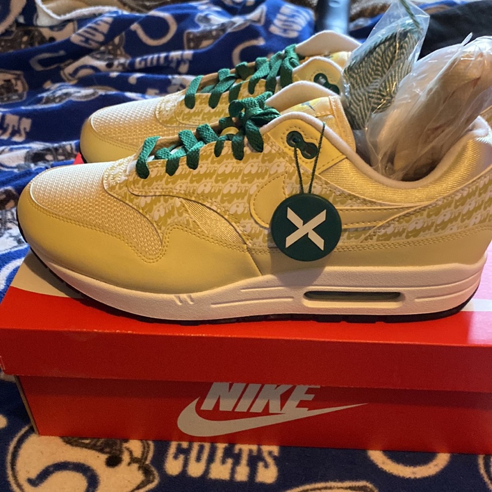 Nike air max sneakers Lemonade 2020 new size 11 Lemonade Color Way